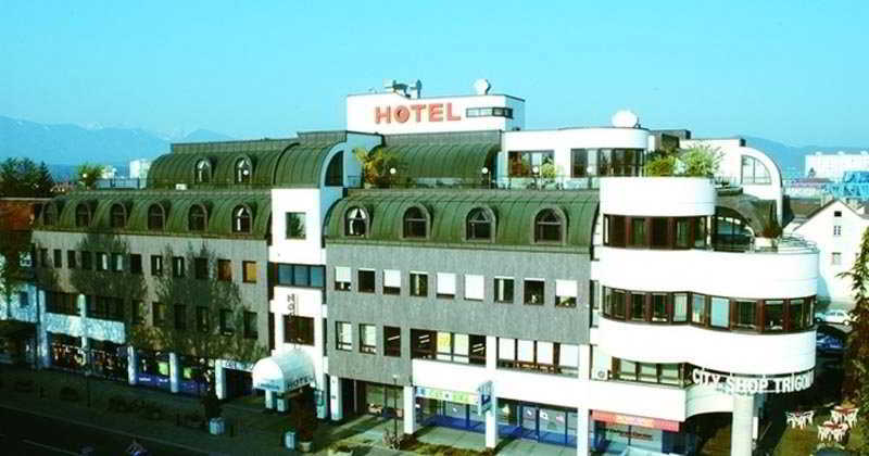 Skycity Hotel Atrigon クラーゲンフルト エクステリア 写真